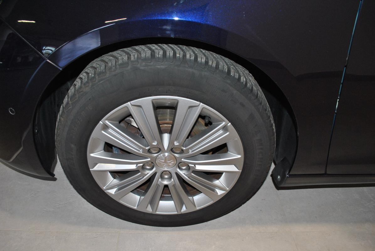 Peugeot 308 - II (2) 1.5 BLUEHDI 130 ALLURE
