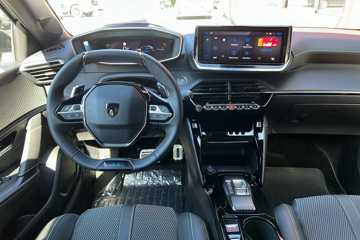 Peugeot 208 - HYBRID 136 E-DSC6 GT PLUS