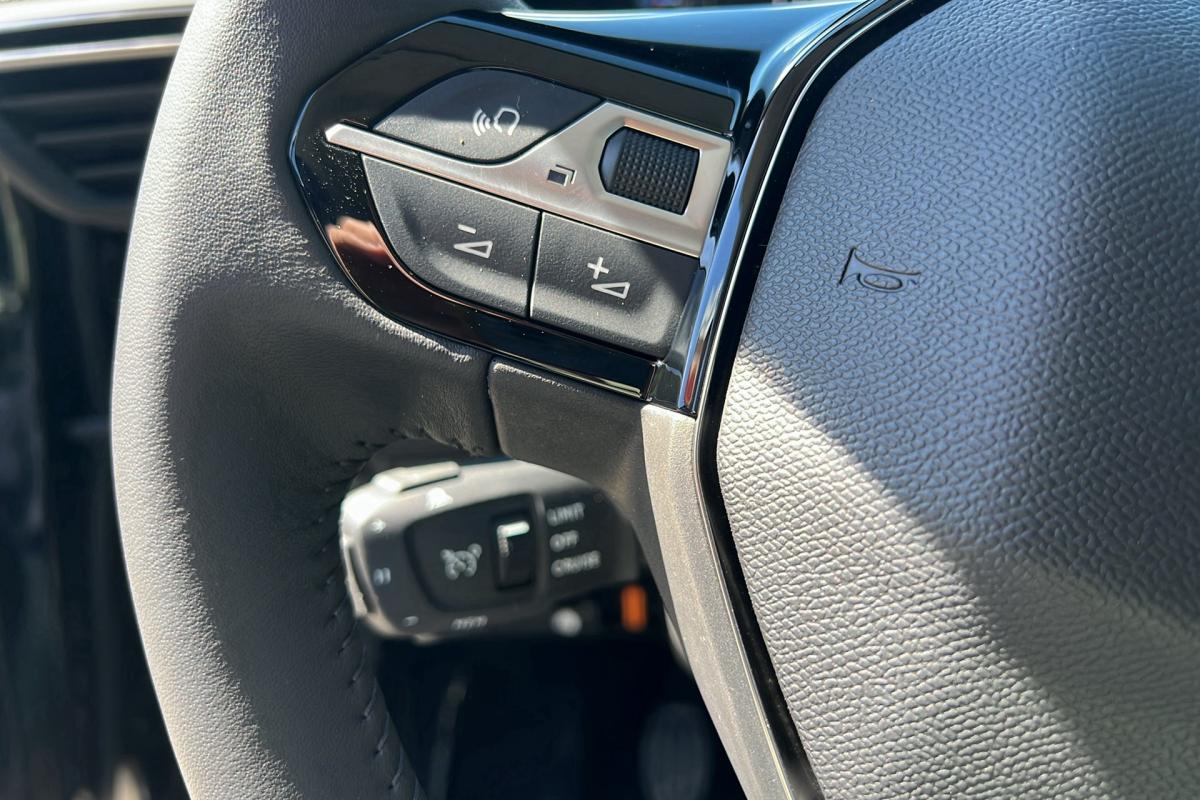 Peugeot 208 - NOUVELLE 1.2 100 ALLURE P