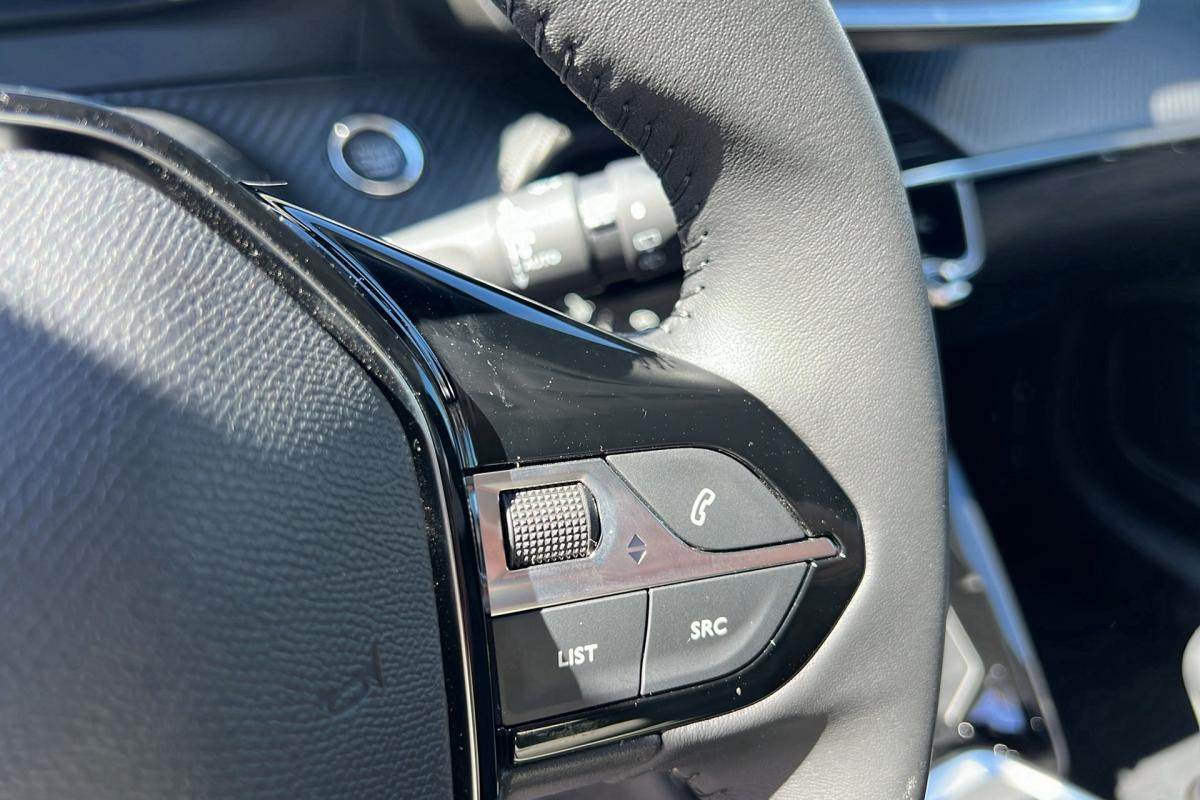 Peugeot 208 - NOUVELLE 1.2 100 ALLURE P