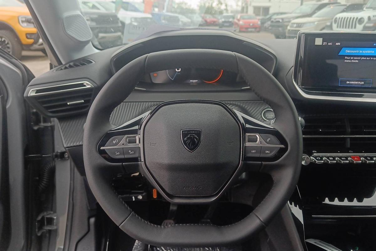 Peugeot 208 - NOUVELLE 1.2 100 ALLURE P