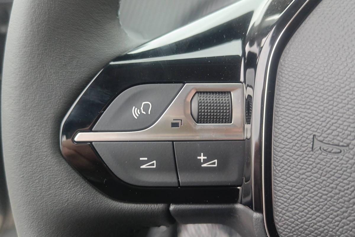 Peugeot 208 - NOUVELLE 1.2 100 ALLURE P