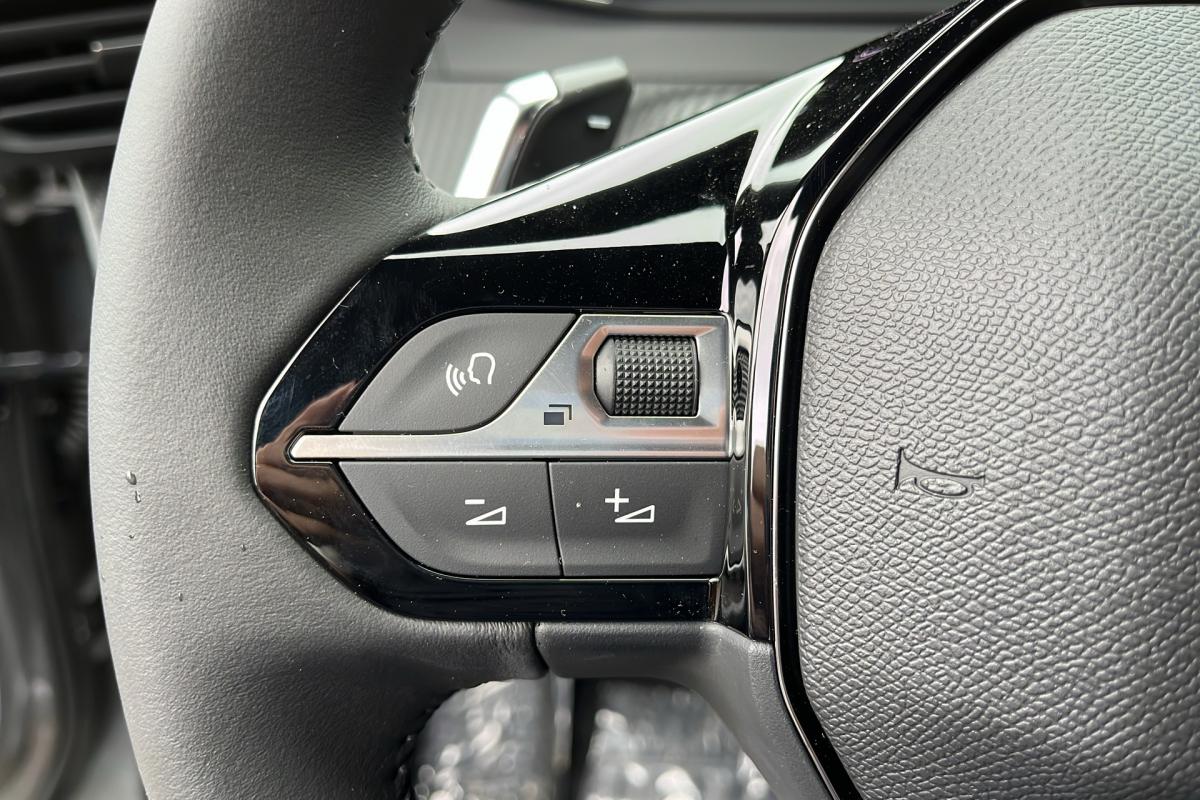 Peugeot 2008 - NEW 130 EAT8 ALLURE GRIP