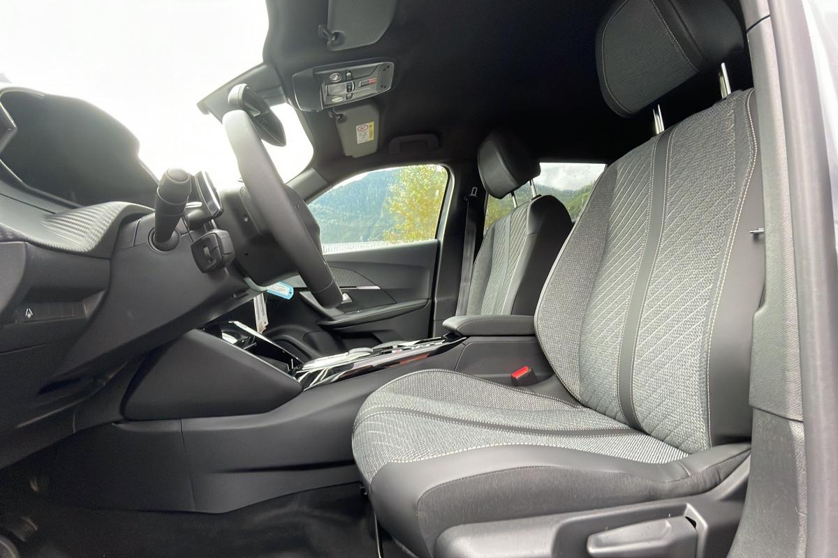 Peugeot 2008 - NEW 130 EAT8 ALLURE GRIP