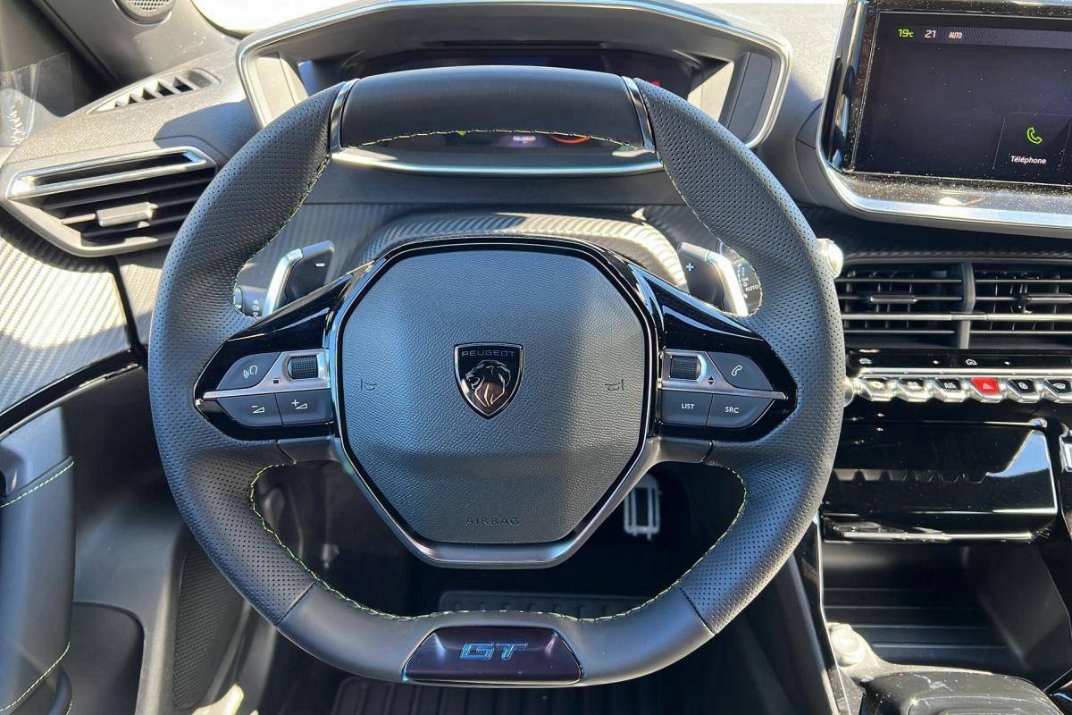 Peugeot 2008 - 1.2 130 EAT8 GT PLUS